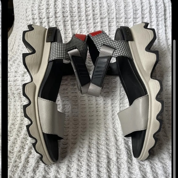 Sorel kinetic impact sandals size 9 - Picture 8 of 8